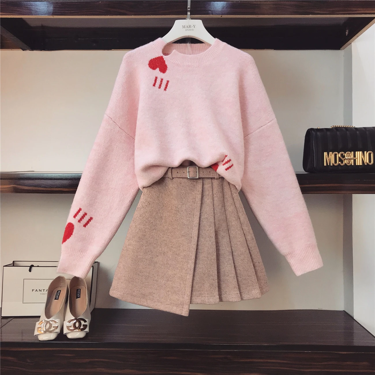 New Skirts Suit Autumn Winter Women's Playful Knitwear Sweater with Skinny Skirt Goddess Ladies Two-piece Set Loose Sweater Sets
New Skirts Suit Autumn Winter Women's Playful Knitwear Sweater with Skinny Skirt Goddess Ladies Two-piece Set Loose Sweater Sets