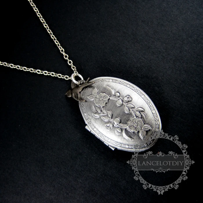 spring swallow bird series antiqued silver flower engraved oval photo locket pendant charm with vintage brass necklace 6340017
spring swallow bird series antiqued silver flower engraved oval photo locket pendant charm with vintage brass necklace 6340017