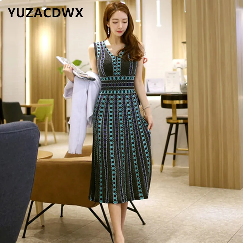 2023 Summer Fashion Plaid Jacquard Knitted Dress Women's Sexy Sleeveless V-Neck Vest A-Line Dress Office Lady Long Dress
2023 Summer Fashion Plaid Jacquard Knitted Dress Women's Sexy Sleeveless V-Neck Vest A-Line Dress Office Lady Long Dress