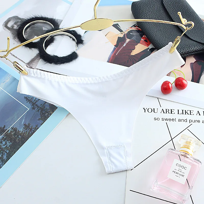 One-Piece Seamless Underwear 6 Colors Optional Female Summer New Breathable Ice Silk Low Waist Sexy Ladies Cotton File Thong
One-Piece Seamless Underwear 6 Colors Optional Female Summer New Breathable Ice Silk Low Waist Sexy Ladies Cotton File Thong
