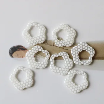 10pcs 3.3cm Fashion Resin Hollow Flowers Pendant Wave Point Earring Pendant Connectors DIY Jewelry Findings Wholesale Supply
10pcs 3.3cm Fashion Resin Hollow Flowers Pendant Wave Point Earring Pendant Connectors DIY Jewelry Findings Wholesale Supply