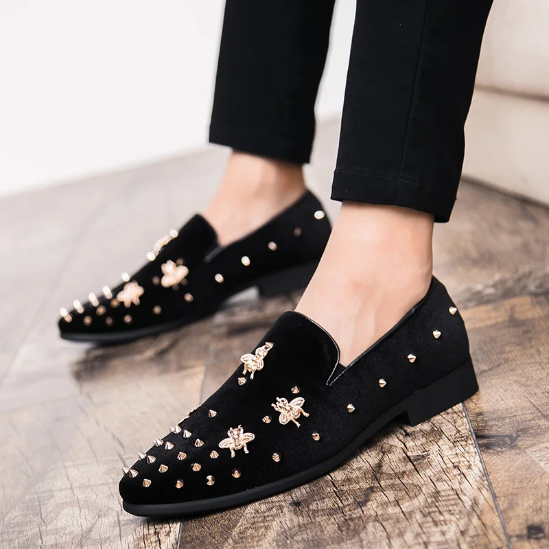 2018 Fashion Men dress shoes PUNK rivet Rhinestone Black Party Wedding Shoes Pointed toe flats Driving Shoes Loafers LE-20
2018 Fashion Men dress shoes PUNK rivet Rhinestone Black Party Wedding Shoes Pointed toe flats Driving Shoes Loafers LE-20