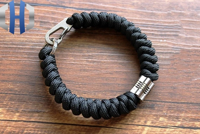 Hand-knitted Titanium Alloy Tube Luminous Pendant + Titanium Keychain Umbrella Rope Bracelet Bracelet Emergency Paracord EDC
Hand-knitted Titanium Alloy Tube Luminous Pendant + Titanium Keychain Umbrella Rope Bracelet Bracelet Emergency Paracord EDC