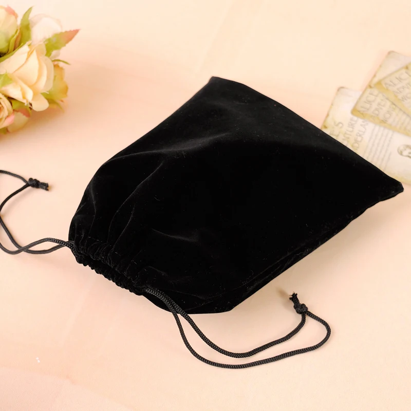 Customized Logo Wholesale 50pcs/lot 9x12cm Black Velvet Bags For Packing Gifts Packaging For Jewelry Drawstring Pouches
Customized Logo Wholesale 50pcs/lot 9x12cm Black Velvet Bags For Packing Gifts Packaging For Jewelry Drawstring Pouches