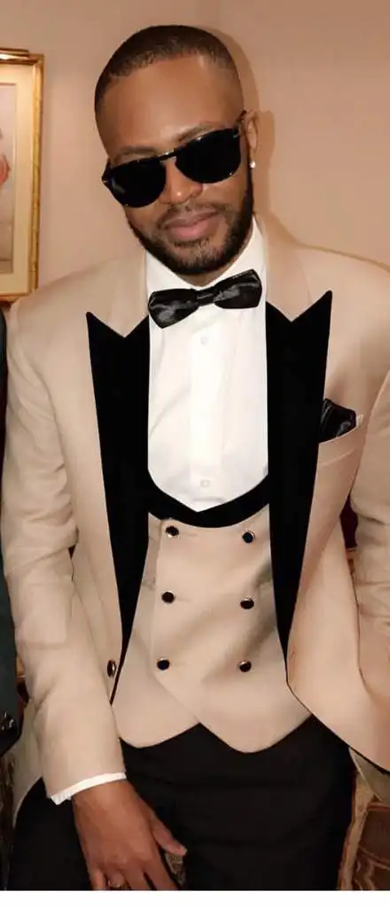 2018 Custom Made cream Double Breasted Beach Wedding Suits 3 Pieces Mens Prom Dinner Suits Blazer Groom Tuxedo black lapel
2018 Custom Made cream Double Breasted Beach Wedding Suits 3 Pieces Mens Prom Dinner Suits Blazer Groom Tuxedo black lapel