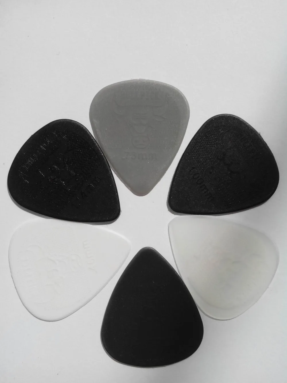NEW Quality 6PCS / lot guitar plectrum 0.46 + 0.6 + 0.73 + 0.88 + 1.0 + 1.14mm nylon guitar picks
NEW Quality 6PCS / lot guitar plectrum 0.46 + 0.6 + 0.73 + 0.88 + 1.0 + 1.14mm nylon guitar picks