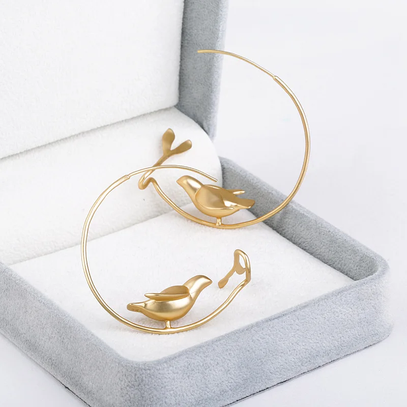 Europe and the United States foreign trade jewelry matte gold exaggerated peace dove bird large circle earrings female earrings
Europe and the United States foreign trade jewelry matte gold exaggerated peace dove bird large circle earrings female earrings