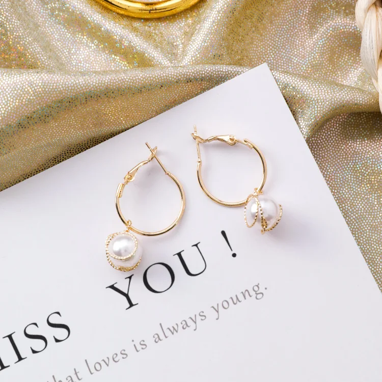 New Fairy Earrings Temperament Personality Pearl Hoop Earrings for Women Girls Exquisite Earrings Retro Simple Wild Female
New Fairy Earrings Temperament Personality Pearl Hoop Earrings for Women Girls Exquisite Earrings Retro Simple Wild Female