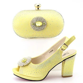 Italian shoes and bag matching light yellow color with many stones shoe and bag to match for african aso ebi shoes bag SB8294-3
Italian shoes and bag matching light yellow color with many stones shoe and bag to match for african aso ebi shoes bag SB8294-3