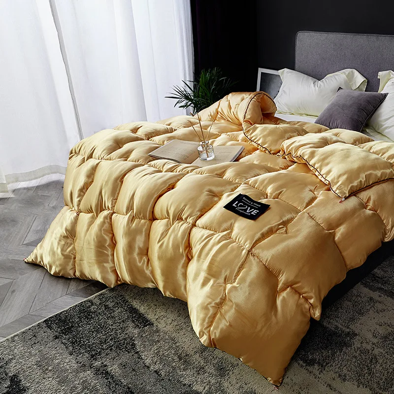 Winter comforter imitated silk thicken duvet home textile patchwork quilts 220*240cm bed linens European style white bed covers
Winter comforter imitated silk thicken duvet home textile patchwork quilts 220*240cm bed linens European style white bed covers