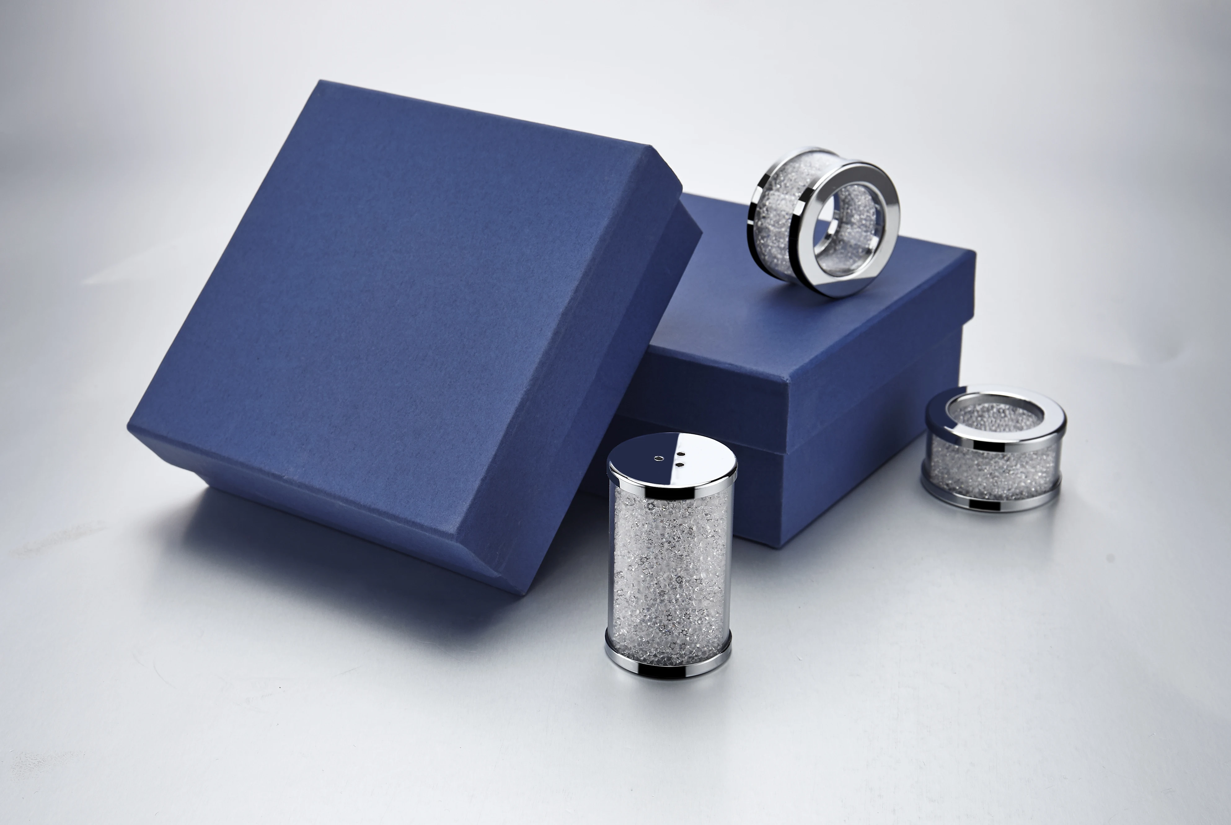 Oh Trend Table Napkin Holder And Salt And Pepper Shakers Combination Set Wedding Supplies Center Table Decoration
Oh Trend Table Napkin Holder And Salt And Pepper Shakers Combination Set Wedding Supplies Center Table Decoration