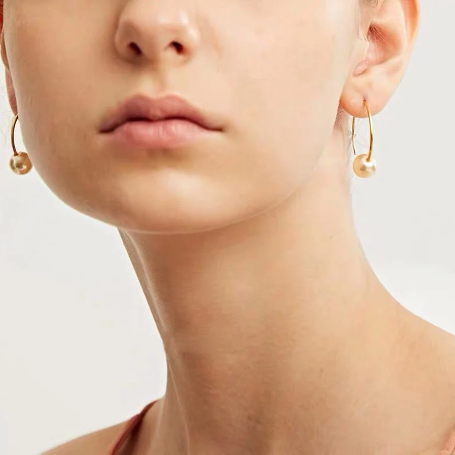 Hot Designer Simple C-shaped Line Imitated Shell Pearl Earrings Fashion Minimalism Jewelry For Women Elegant and charming
Hot Designer Simple C-shaped Line Imitated Shell Pearl Earrings Fashion Minimalism Jewelry For Women Elegant and charming