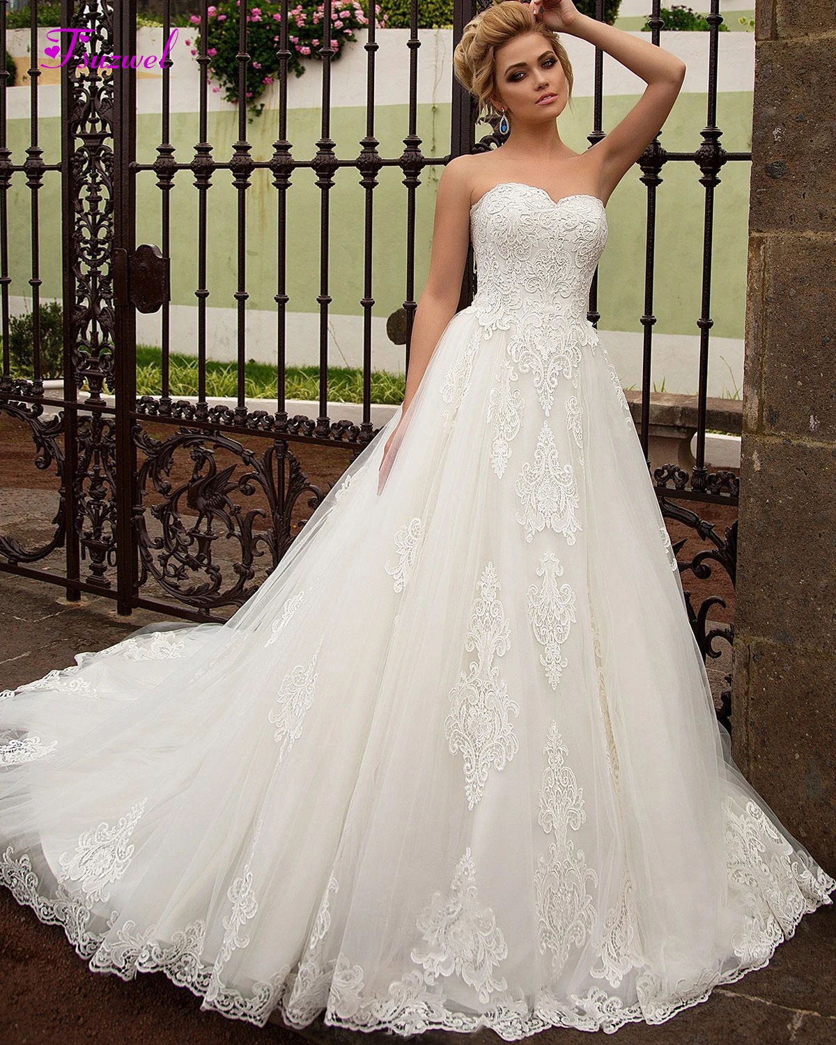 Fsuzwel Romantic Strapless Lace Up A-Line Wedding Dresses 2020 Gorgeous Appliques Off the Shoulder Princess Bride Gown Plus Size
Fsuzwel Romantic Strapless Lace Up A-Line Wedding Dresses 2020 Gorgeous Appliques Off the Shoulder Princess Bride Gown Plus Size