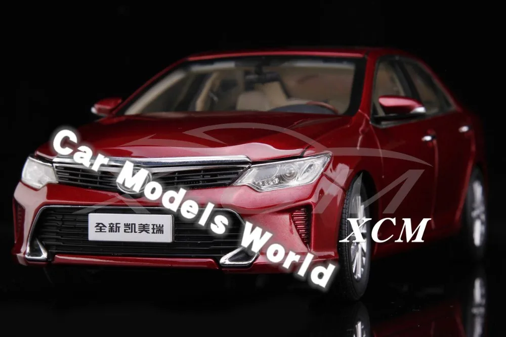 Литая модель автомобиля для всех новых Camry 2015 1:18 (красный) + маленький подарок! |
