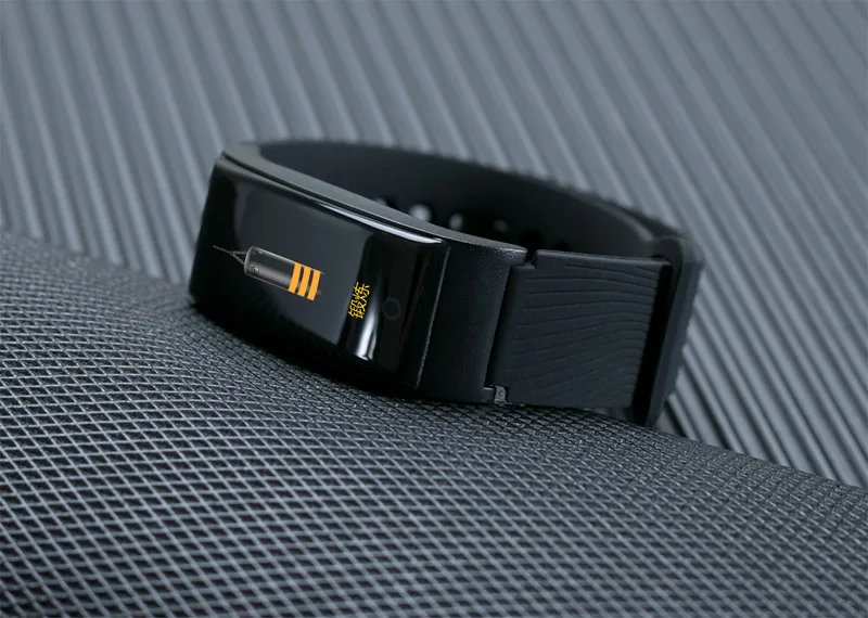 Image from the right Smart waterproof watch with pedometer. Smart waterproof watch with heart rate monitor of black color Foto from the right Smart waterproof watch with pedometer. Smart waterproof watch with heart rate monitor of black color