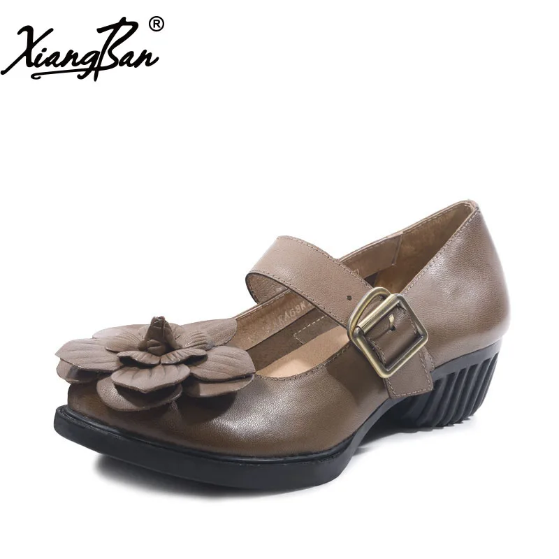 Xiangban 2019 women shoes genuine leather handmade round head buckle mother shoes mid heel pumps vintage style
Xiangban 2019 women shoes genuine leather handmade round head buckle mother shoes mid heel pumps vintage style