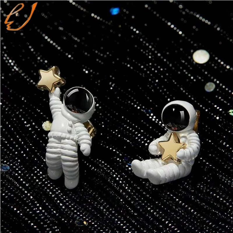 Creative Cute Design Starry Sky Space Star Asymmetrical Astronaut Small Stud Earrings for Women Girl Gift
Creative Cute Design Starry Sky Space Star Asymmetrical Astronaut Small Stud Earrings for Women Girl Gift