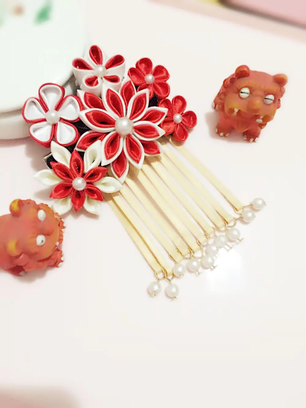 Red and wind manual headdress in the New Year Huai Chinese wind hair headwear Japanese cherry blossom put cos headdress
Red and wind manual headdress in the New Year Huai Chinese wind hair headwear Japanese cherry blossom put cos headdress