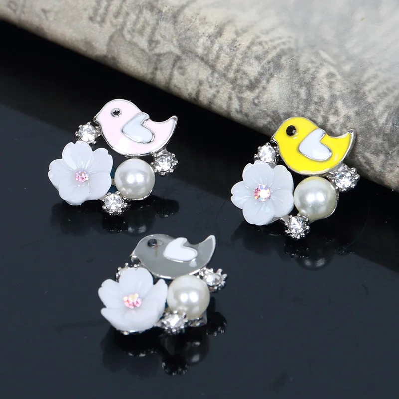 2017New 60pcs Resin white Flower and Birdie Rhinestones Button for wedding decoration and DIY hair accessories RM75
2017New 60pcs Resin white Flower and Birdie Rhinestones Button for wedding decoration and DIY hair accessories RM75