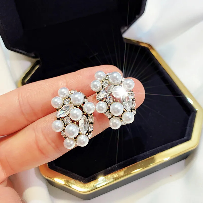 Dominated 2019 New Design Vintage Pearl Earrings Contracted joker character of metal crystal Women Stud Earrings Jewelry
Dominated 2019 New Design Vintage Pearl Earrings Contracted joker character of metal crystal Women Stud Earrings Jewelry