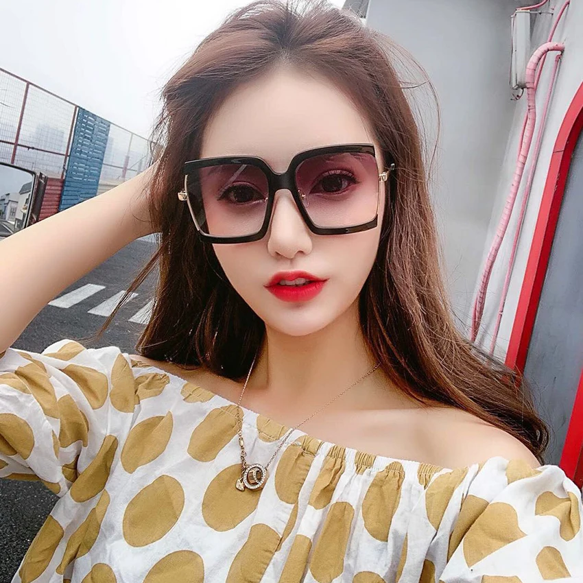 Luxury Brand Square half frame Sunglasses Women 2019 Flat Top metal Retro Lens Celebrity style Driving Gafas Shade Mirror UV400
Luxury Brand Square half frame Sunglasses Women 2019 Flat Top metal Retro Lens Celebrity style Driving Gafas Shade Mirror UV400