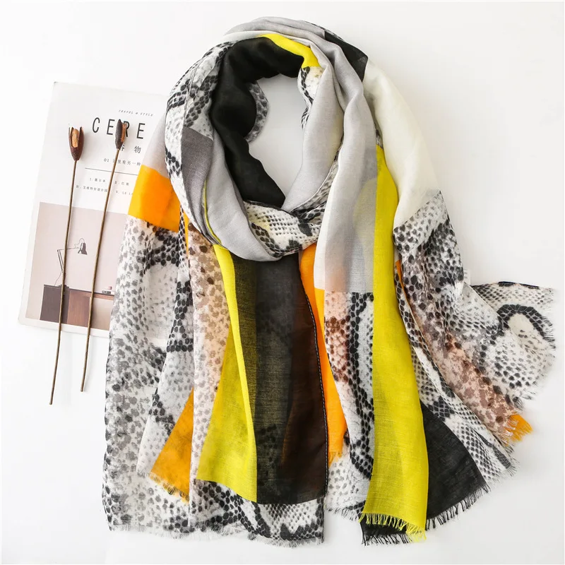 2019 Leopard Striped Patchwork Fringe Viscose Hijab Scarf Maxi Wrap Scarves Headhand Shawls Muslim Islamic Autumn Winter Scarves
2019 Leopard Striped Patchwork Fringe Viscose Hijab Scarf Maxi Wrap Scarves Headhand Shawls Muslim Islamic Autumn Winter Scarves