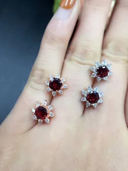 Pop fashion accessories natural Garnet ear nail 925 pure silver anti-oxidation anti-allergy gift to girlfriend lover birthday gi 
Pop fashion accessories natural Garnet ear nail 925 pure silver anti-oxidation anti-allergy gift to girlfriend lover birthday gi