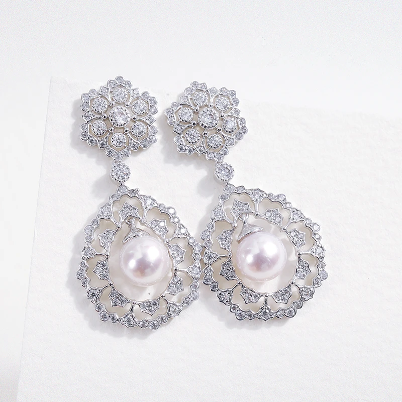 Cmajor S925 Silver Jewelry Retro Palace Hollow Drop Gold and Silver Two Tone Earrings With Pearl Gift For Women Stock
Cmajor S925 Silver Jewelry Retro Palace Hollow Drop Gold and Silver Two Tone Earrings With Pearl Gift For Women Stock