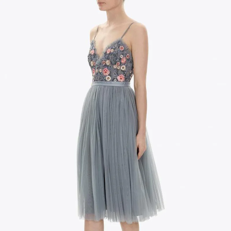 Fairy Floral Embroideried V-neck Chiffon Dress Vestidos Handmade Flowers Multi-layers Mesh Backless Pleated Party Dress 2019
Fairy Floral Embroideried V-neck Chiffon Dress Vestidos Handmade Flowers Multi-layers Mesh Backless Pleated Party Dress 2019