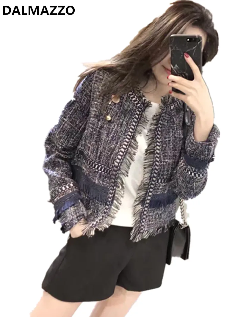 High Quality Women Tweed Woolen Tassel Short Jacket Coats Ladies 2019 Autumn Designer Long Sleeve Runway Slim Cardigan Coat XL
High Quality Women Tweed Woolen Tassel Short Jacket Coats Ladies 2019 Autumn Designer Long Sleeve Runway Slim Cardigan Coat XL
