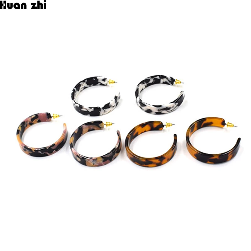 HUANZHI New Classic Leopard Print Acetic Acid Tortoiseshell Round Circle C Shape Wide Big Hoop Earrings for Women Girl Jewelry
HUANZHI New Classic Leopard Print Acetic Acid Tortoiseshell Round Circle C Shape Wide Big Hoop Earrings for Women Girl Jewelry