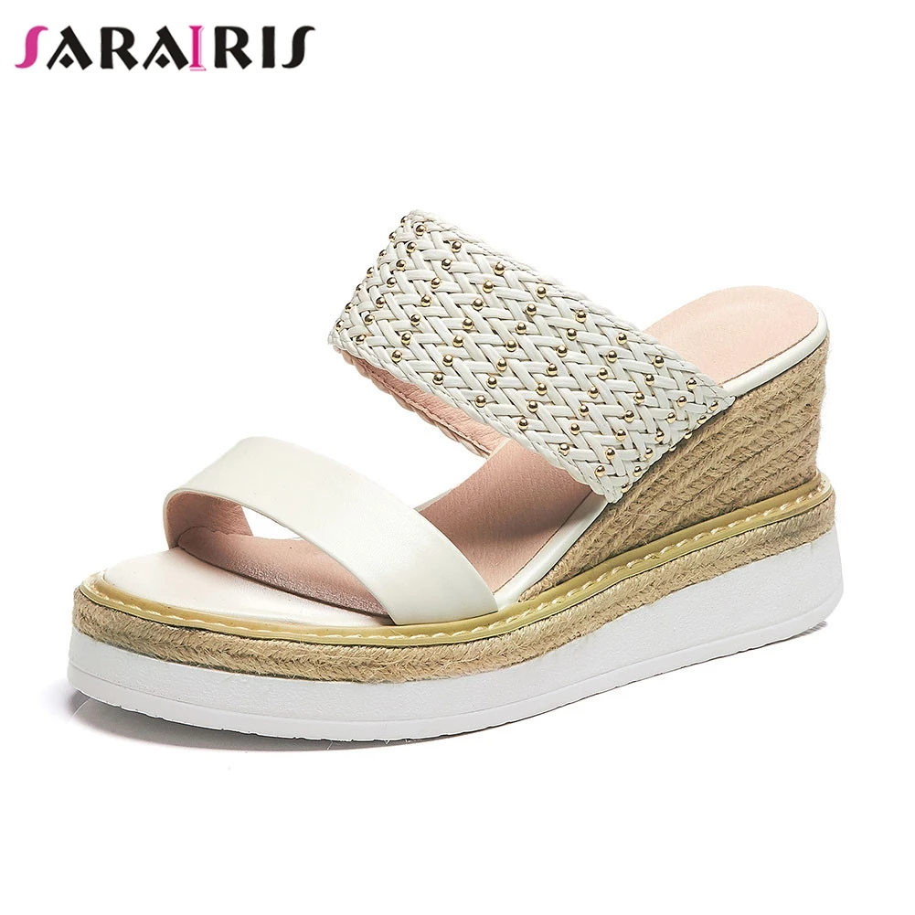 SARAIRIS Brand Design Genuine Leather INS Hot Ladies Wedges High Heels Platform Shoes Woman Casual Party Summer Slippers
SARAIRIS Brand Design Genuine Leather INS Hot Ladies Wedges High Heels Platform Shoes Woman Casual Party Summer Slippers