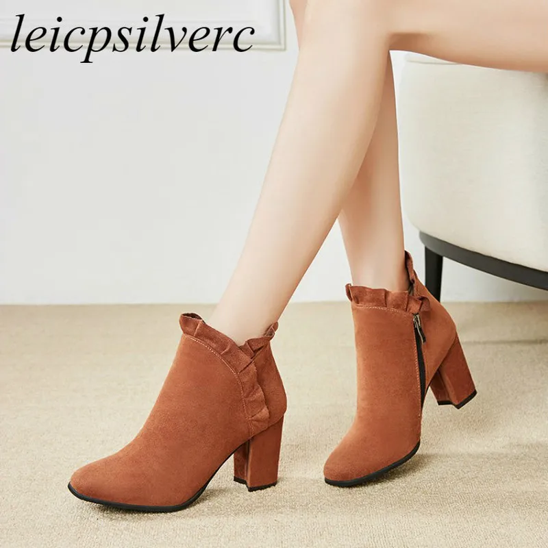 Women Boots Autumn Winter High Heel Warm Flock Square Toe Ruffles Zip Ankle Chelsea Shoe 2018 New Sexy Fashion Black Beige Brown
Women Boots Autumn Winter High Heel Warm Flock Square Toe Ruffles Zip Ankle Chelsea Shoe 2018 New Sexy Fashion Black Beige Brown