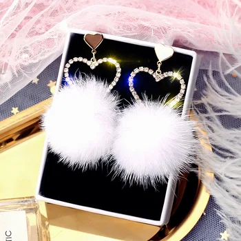 FYUAN Fashion Jewelry Heart Rhinestone Dangle Earrings Sweet White Fur Ball Pendients Drop Earrings for Women Girl Gift
FYUAN Fashion Jewelry Heart Rhinestone Dangle Earrings Sweet White Fur Ball Pendients Drop Earrings for Women Girl Gift