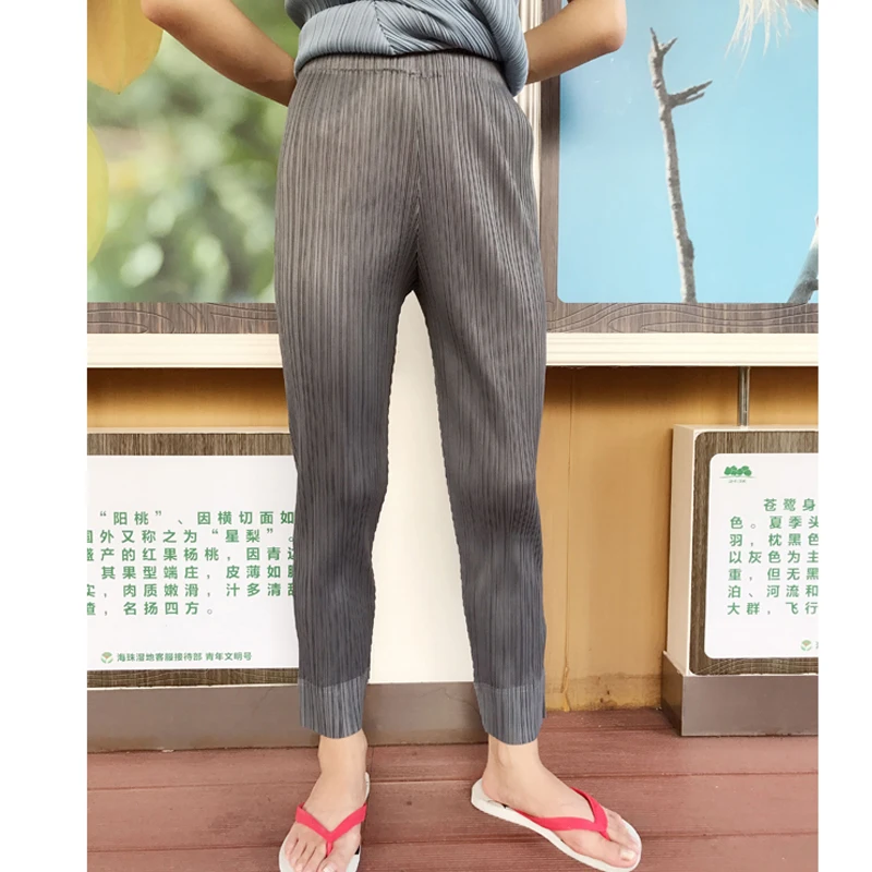 Changpleat Autumn Basics cropped pleats Pants For women Miyak Pleated Solid Elastic waist classic Female pants Fashion Tide P865
Changpleat Autumn Basics cropped pleats Pants For women Miyak Pleated Solid Elastic waist classic Female pants Fashion Tide P865
