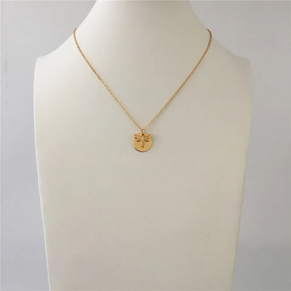 FASHION JEWELRY GOLD COLOR PLATING SMOOTH ROUND DISC AND THE SMALL BEE PENDANT NECKLACE FOR WOMEN GIRL
FASHION JEWELRY GOLD COLOR PLATING SMOOTH ROUND DISC AND THE SMALL BEE PENDANT NECKLACE FOR WOMEN GIRL