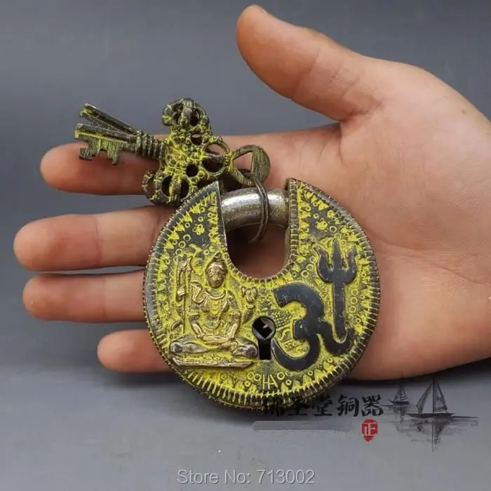 Old Pure Copper lock patron saint circular shape of the padlock And Two Key Lucky*
Old Pure Copper lock patron saint circular shape of the padlock And Two Key Lucky*