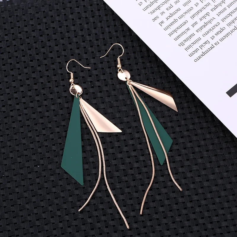 Popular Europe and America Joker Personality Contracted Cold Wind Metal Tassel Long Geometric Earrings Temperament Earrings
Popular Europe and America Joker Personality Contracted Cold Wind Metal Tassel Long Geometric Earrings Temperament Earrings