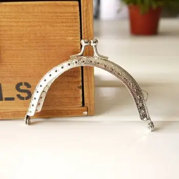 30pcs High Quality 8.5CM Classic Silver tone embossed metal Purse Frame for partchwork for sewing purse bag part ,Freeshipping
30pcs High Quality 8.5CM Classic Silver tone embossed metal Purse Frame for partchwork for sewing purse bag part ,Freeshipping