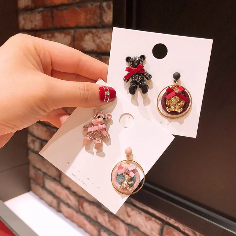 Fashion Designer Bear Bow Style Earring For Women Full Colour Rhinestone Shining Earrings Good Quality
Fashion Designer Bear Bow Style Earring For Women Full Colour Rhinestone Shining Earrings Good Quality