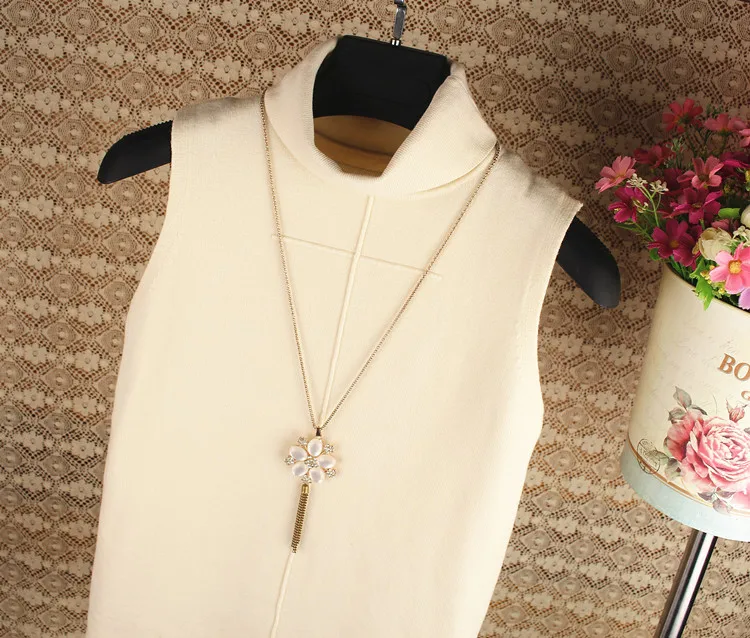 2019 summer and autumn pullover Solid causal sleeveless Knitted tank tops women NEW ice slik High collar heap collar Vest
2019 summer and autumn pullover Solid causal sleeveless Knitted tank tops women NEW ice slik High collar heap collar Vest
