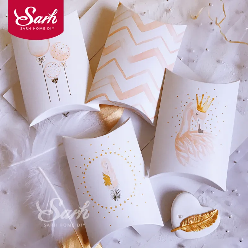10pcs/lot Crown Swan Feather Balloon Pillow Box Macarons Cake Box, Chocolate, Muffin Biscuits Box Baking Package
10pcs/lot Crown Swan Feather Balloon Pillow Box Macarons Cake Box, Chocolate, Muffin Biscuits Box Baking Package
