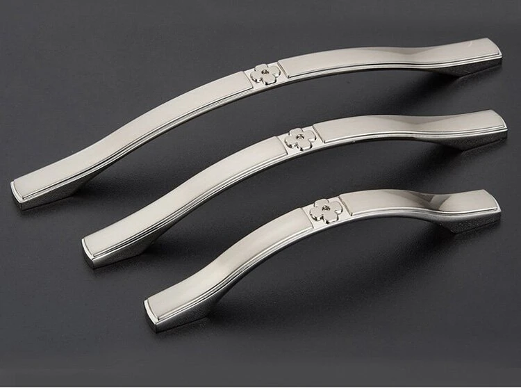 100Pcs Moderns Furniture Fitting Cabinet Drawer Pull Handles And Knobs Double Color side Line on white(C:C:96MM L:126MM)
100Pcs Moderns Furniture Fitting Cabinet Drawer Pull Handles And Knobs Double Color side Line on white(C:C:96MM L:126MM)