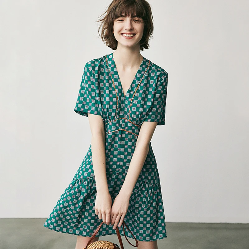 100% Silk Brand fashion women's high-end luxury summer elegant retro print waist was thin V-neck silk dress female
100% Silk Brand fashion women's high-end luxury summer elegant retro print waist was thin V-neck silk dress female