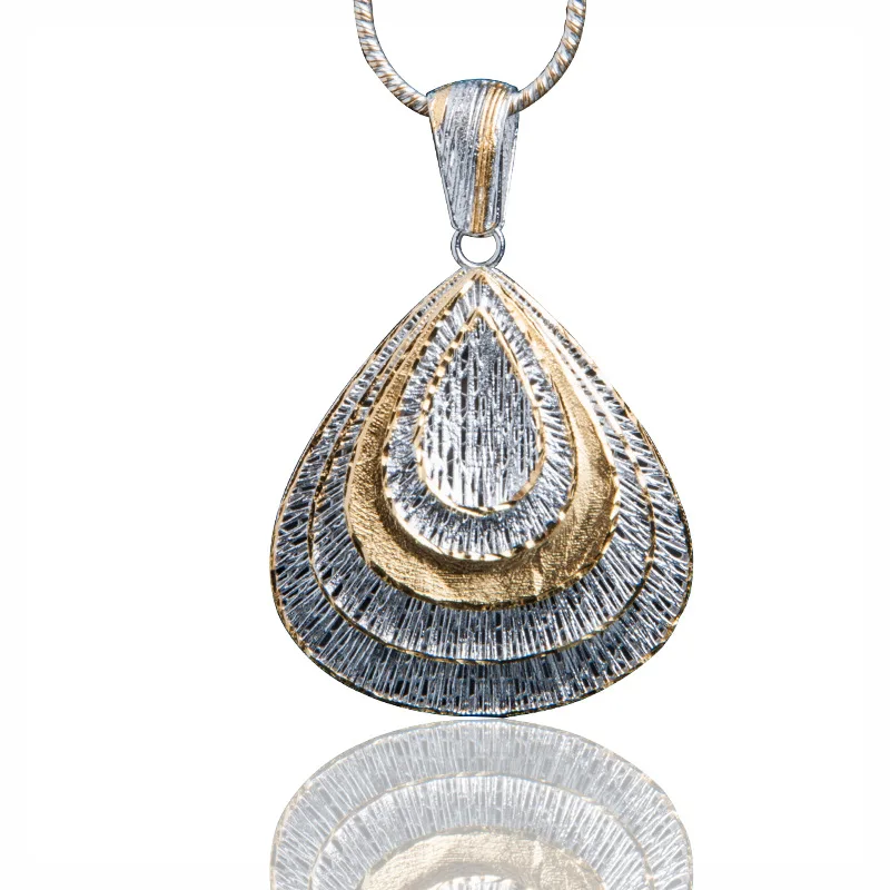 Retro Thai Silver Jewelry Customs Wholesale S925 Sterling Silver Openwork Lace Craft New Women's Accessories Pendant
Retro Thai Silver Jewelry Customs Wholesale S925 Sterling Silver Openwork Lace Craft New Women's Accessories Pendant
