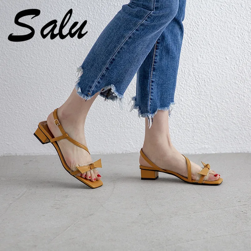 Salu 2019 New Women Summer High Quality Square Heels Sandals Genuine Leather Wedding Shoes Woman Sandals Open Toe Ladies
Salu 2019 New Women Summer High Quality Square Heels Sandals Genuine Leather Wedding Shoes Woman Sandals Open Toe Ladies