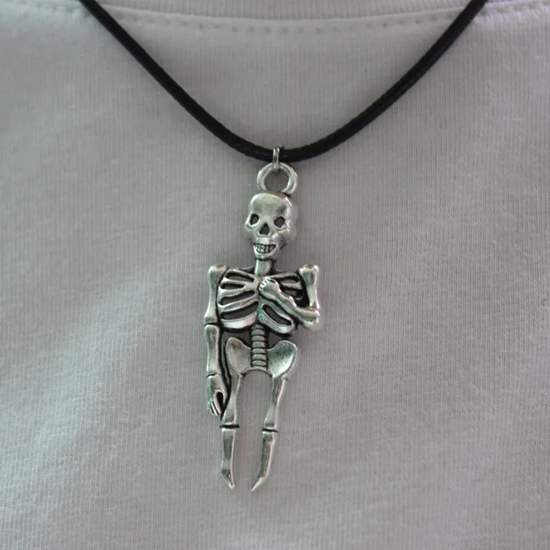 Ancient Silver Pray Skull Pendant Leather Rope Necklace Handmade Unisex Punk Wind Halloween Creative Jewelry
Ancient Silver Pray Skull Pendant Leather Rope Necklace Handmade Unisex Punk Wind Halloween Creative Jewelry