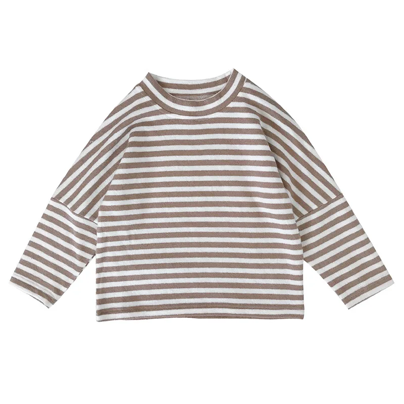 boys tops Single-sleeved T-shirt with striped Korean 100-tie stitching sleeve underneath 
boys tops Single-sleeved T-shirt with striped Korean 100-tie stitching sleeve underneath