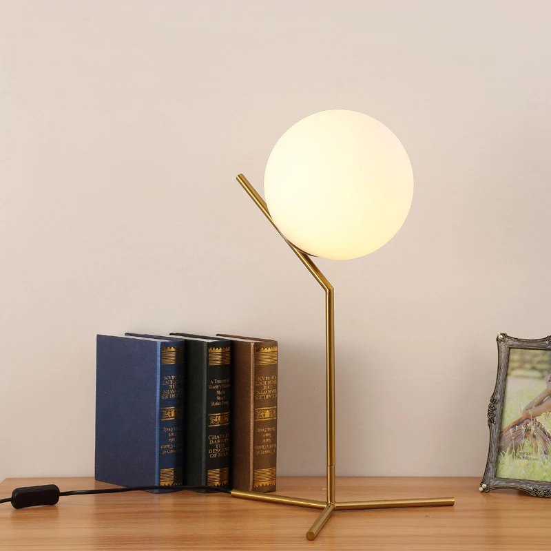 1pcs Postmodern Style Creative Table Lamp White Glass Ball Stainless Steel Desk Light Golden Support Modern Nordic Lighting
1pcs Postmodern Style Creative Table Lamp White Glass Ball Stainless Steel Desk Light Golden Support Modern Nordic Lighting