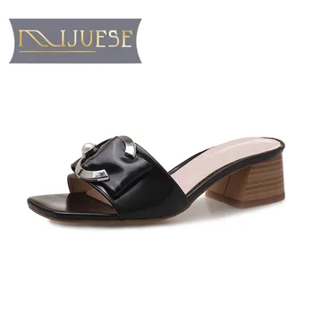 MLJUESE 2018 women slippers summer fashion style Black color metal pearls decoration low heel pumps mules women size 34-43
MLJUESE 2018 women slippers summer fashion style Black color metal pearls decoration low heel pumps mules women size 34-43